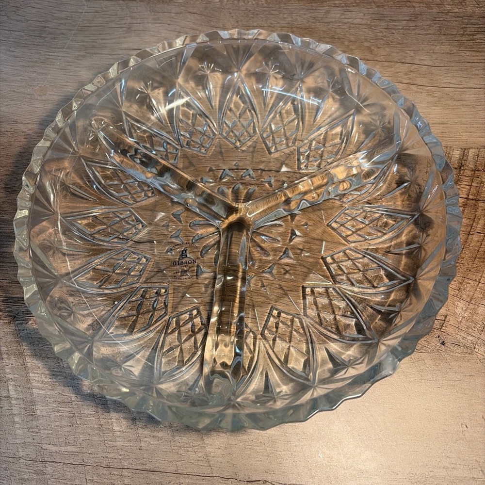 Gibson Home Everyday Jewel Light Three Section Glass Relish Dish  8.78”